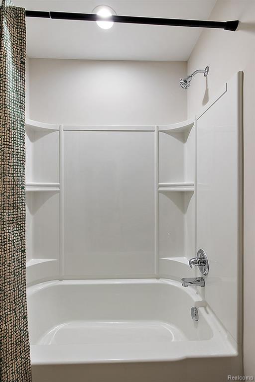 6077 N TRAILWOODS Drive, Ann Arbor, MI 48103 — Photo 11
