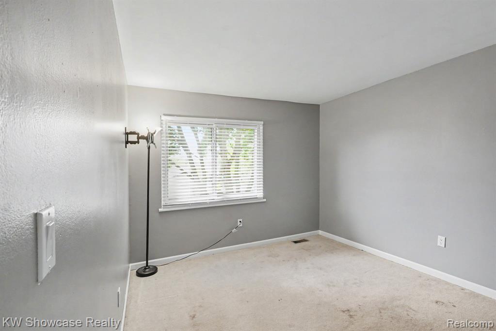 40652 Village Wood Road, Novi, MI — Photo 11