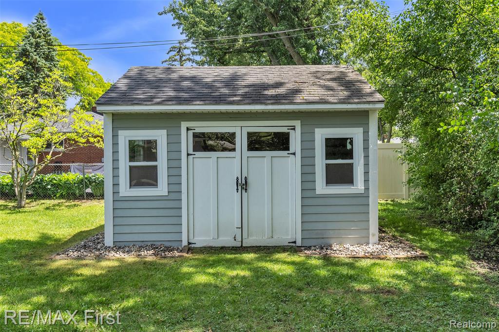 31923 Bella Vista Drive, Farmington, MI 48334 — Photo 27