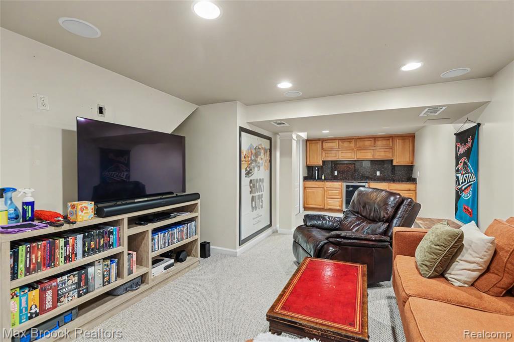 1669 Wimbledon Drive, Walled Lake, MI 48390 — Photo 29