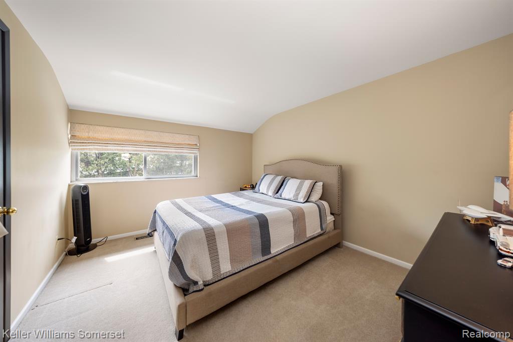 839 COOK Road, Grosse Pointe Woods, MI 48236 — Photo 21
