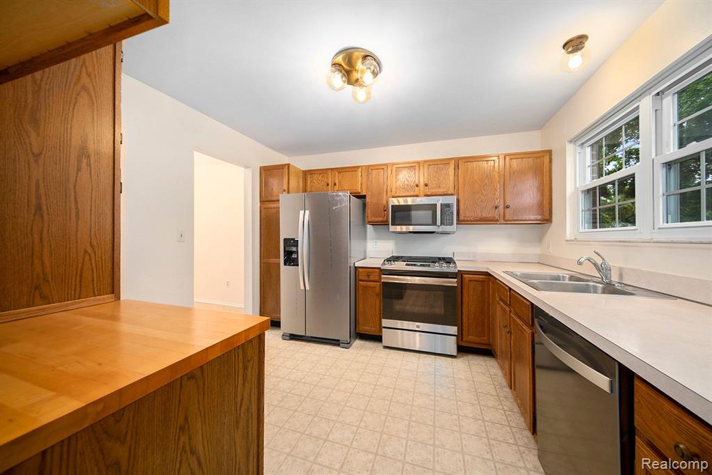 3510 BURBANK Drive, Ann Arbor, MI 48105 — Photo 12