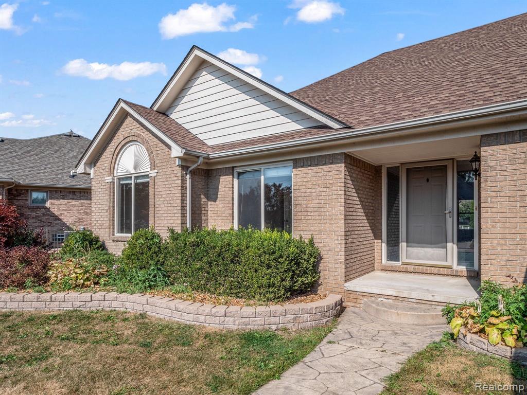 51031 HOOK Drive, Macomb, MI 48042 — Photo 6