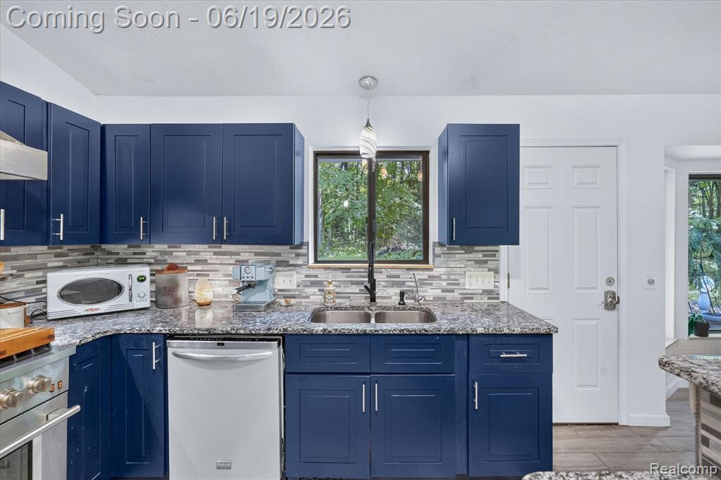 4200 Stockemer, White Lake, MI 48383 — Photo 17