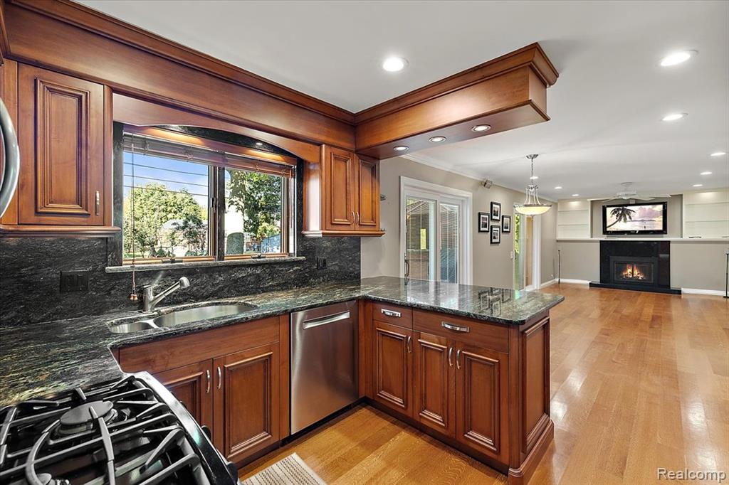 4147 Greensboro Drive, Troy, MI 48085 — Photo 17