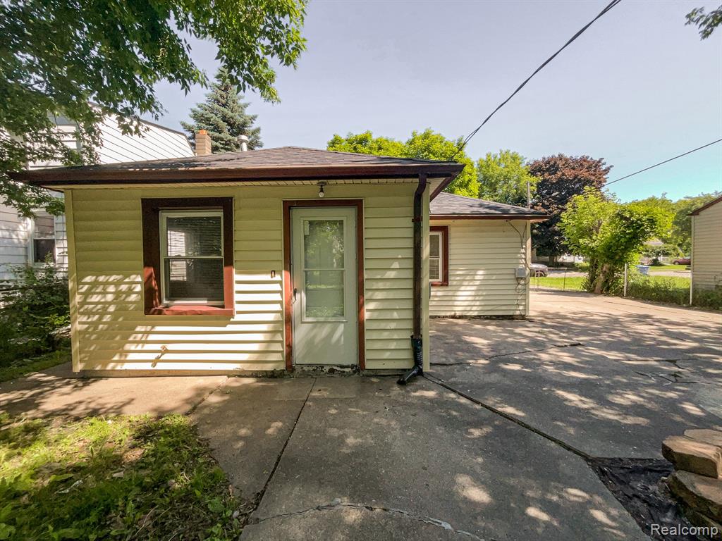 7054 FISHER Avenue, Warren, MI 48091 — Photo 16
