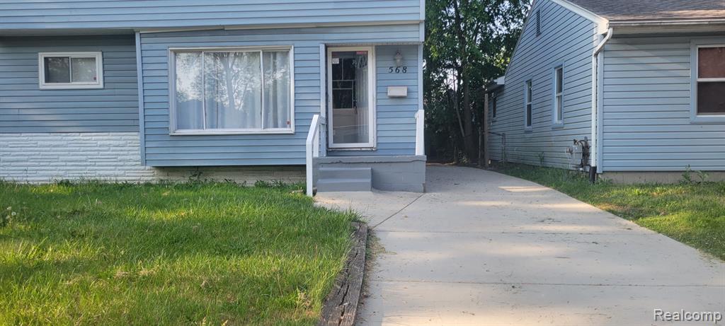 568 E DALLAS Avenue, Madison Heights, MI 48071 — Photo 2