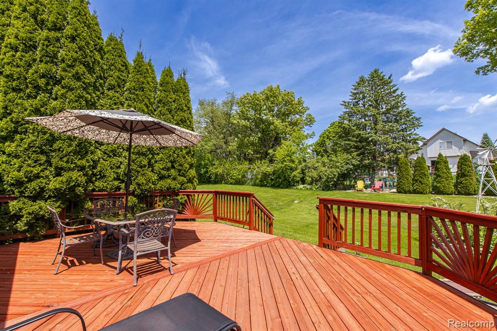 4304 W Pointe Drive, Waterford, MI 48329 — Photo 34