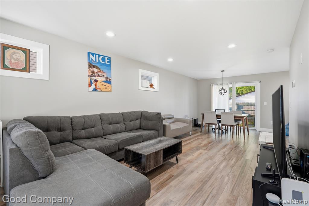 1218 E Bernhard Avenue, Hazel Park, MI 48030 — Photo 4