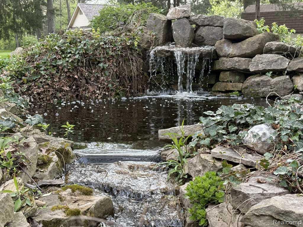 9038 Twin Oaks Court, Flushing, MI 48433 — Photo 30