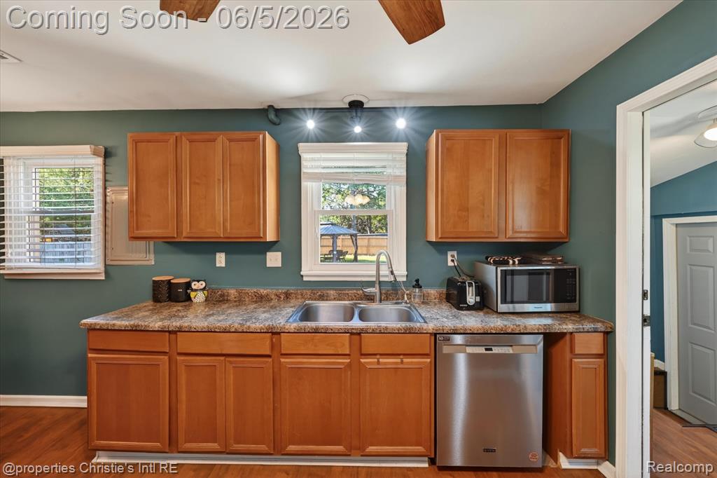 39185 Chase Street, Romulus, MI 48174 — Photo 9