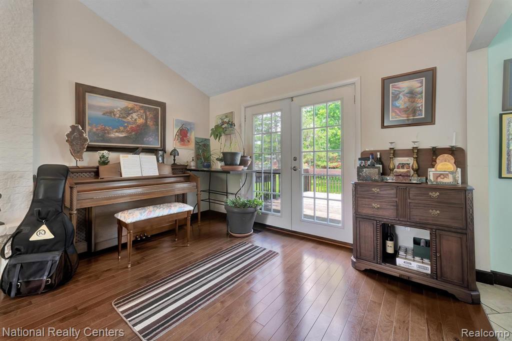 5450 Pocono Street, West Bloomfield, MI 48323 — Photo 17