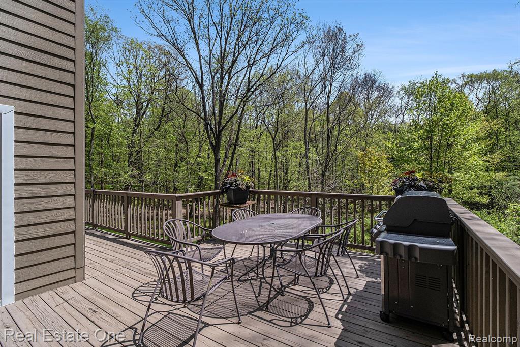 975 PINE NEEDLE Trail, Rochester, MI 48306 — Photo 31
