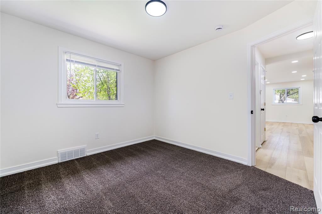 19420 Woodmont Street, Harper Woods, MI 48225 — Photo 15