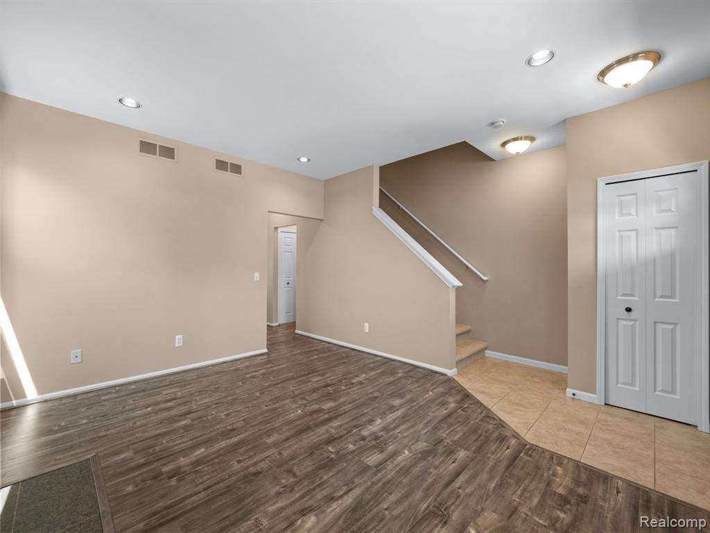 28385 COTTAGE Lane, New Hudson, MI 48165 — Photo 10