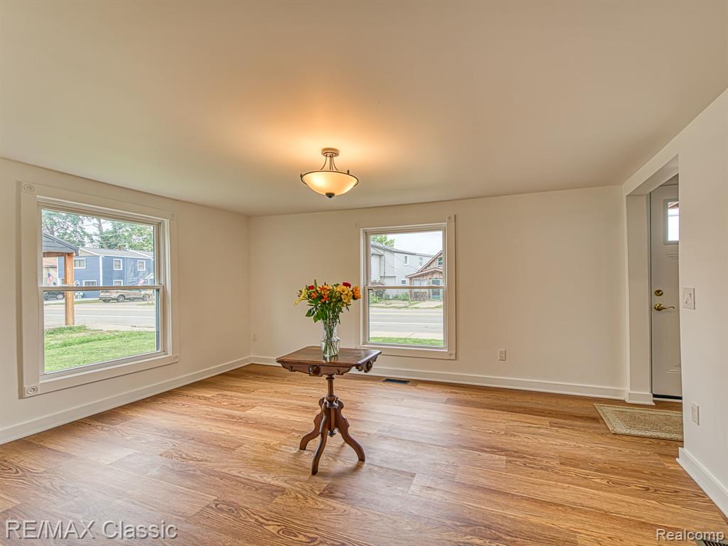 9509 Main Street, Whitmore Lake, MI 48189 — Photo 9