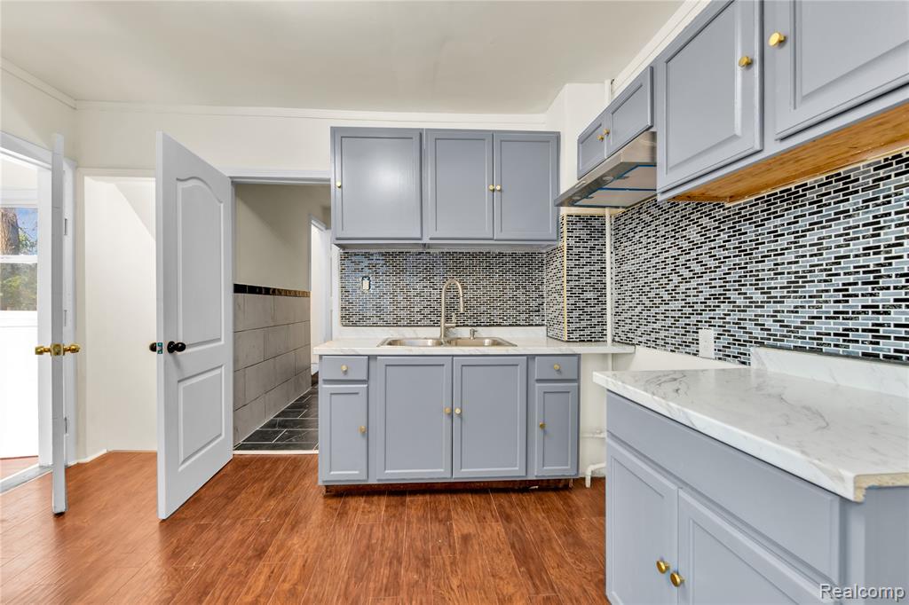 5045 Sobieski Street, Detroit, MI 48212 — Photo 12