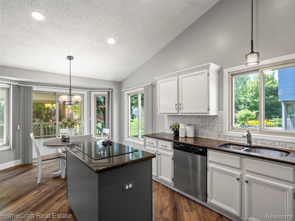45019 MIDDLEBURY Court, Canton, MI 48188 — Photo 13