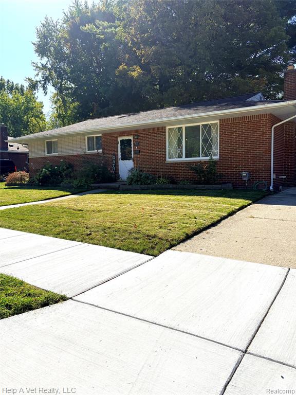 911 Newport Drive, Fenton, MI 48430 — Photo 2