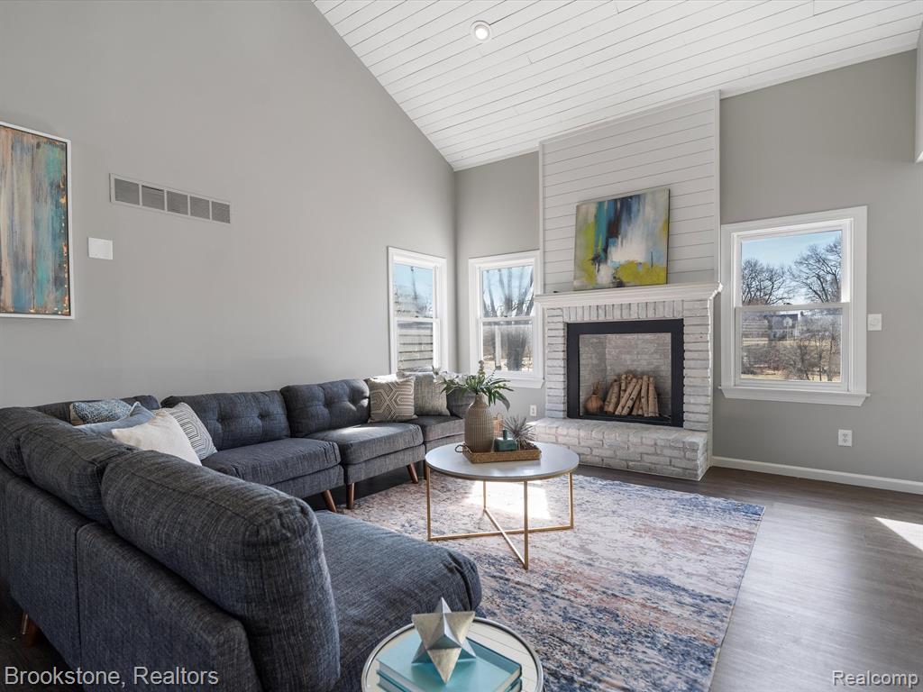 576 E Flint Street, Lake Orion, MI 48362 — Photo 9