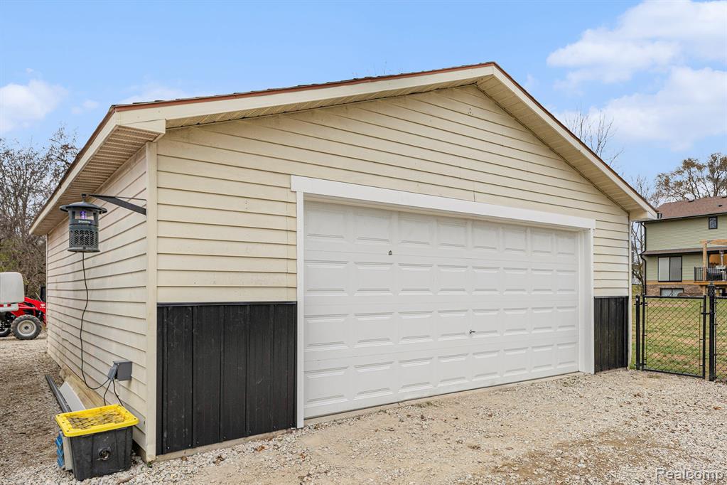6319 Bristol Road, Swartz Creek, MI 48473 — Photo 38