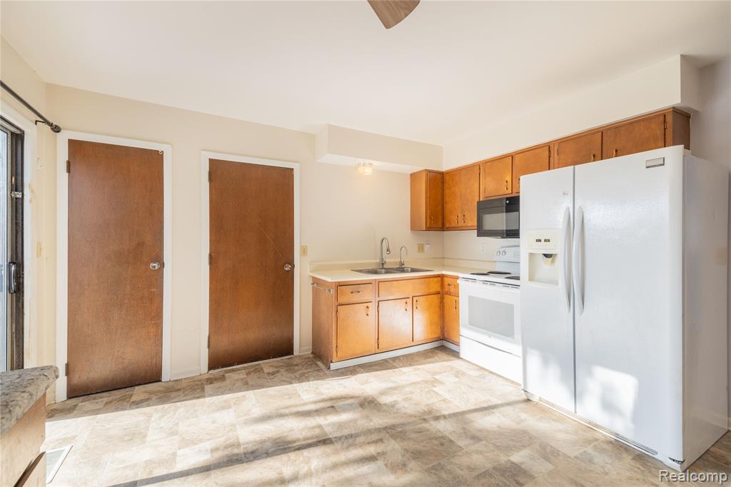 12579 Spruce Lane, Perry, MI 48872 — Photo 16