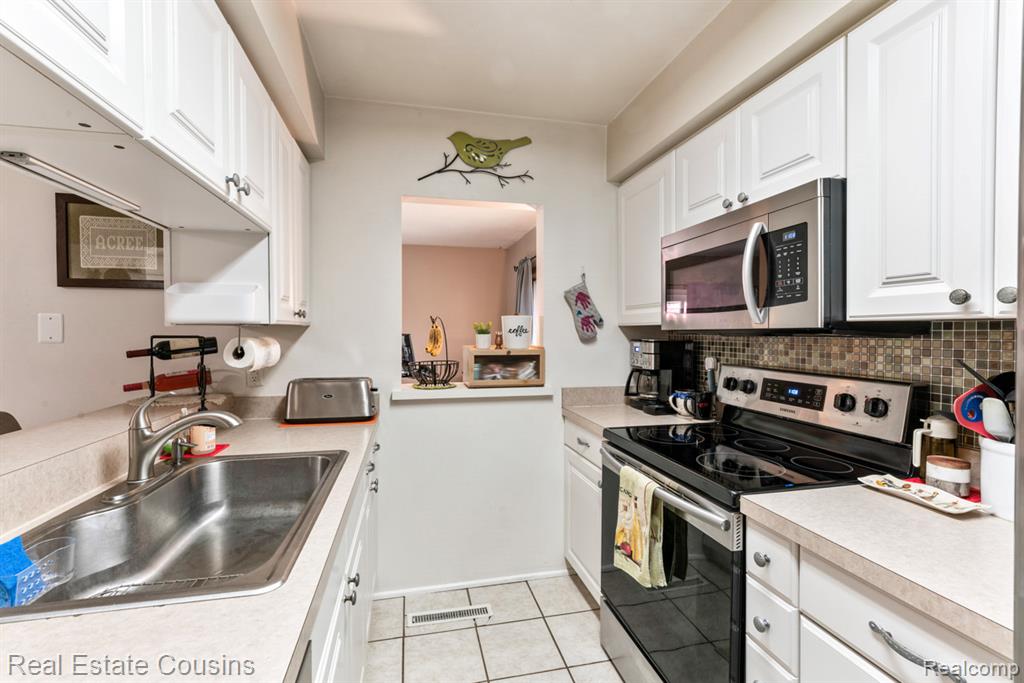 8419 Belle Bluff Drive, Grand Blanc, MI 48439 — Photo 11