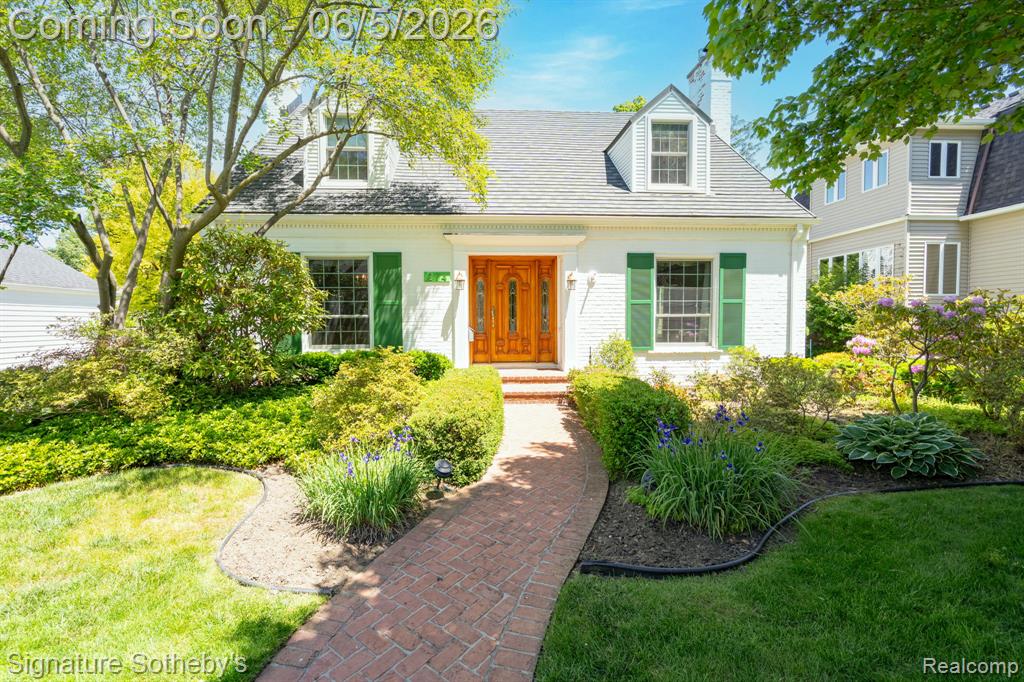 274 Hillcrest Avenue, Grosse Pointe, MI 48236
