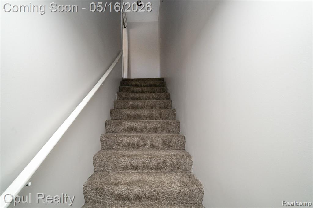 21001 Parker Street, Farmington, MI 48336 — Photo 17