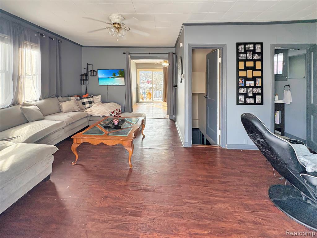 211 N Saginaw Street N, Holly, MI 48442 — Photo 3