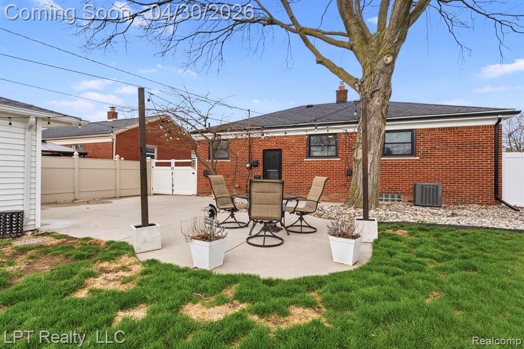 8439 Louise Avenue, Allen Park, MI 48101 — Photo 23