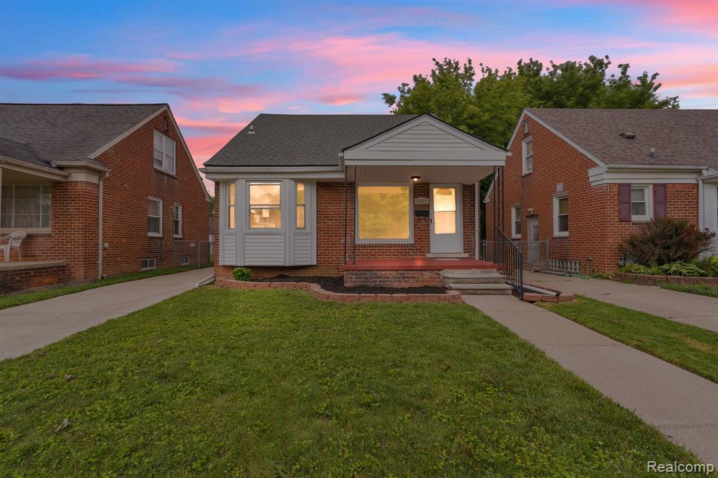 10015 Marion, Redford, MI 48239