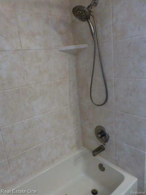 5837 FOLKSTONE Drive, Troy, MI 48085 — Photo 33