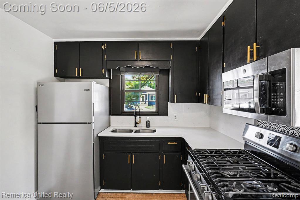 1024 Lee Street, Fenton, MI 48430 — Photo 8