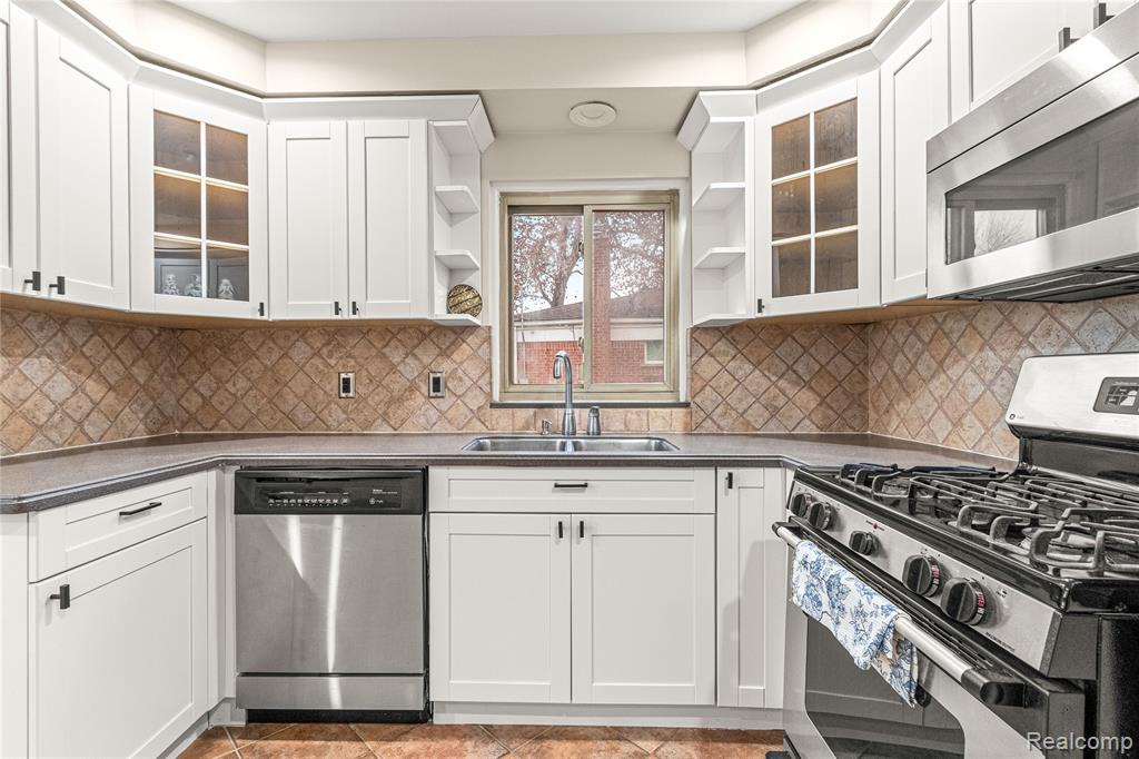7148 Plainfield Street, Dearborn Heights, MI 48127 — Photo 10