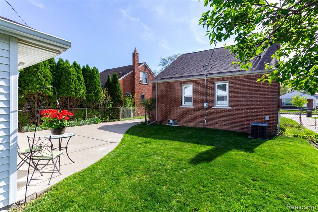 9648 STERLING Avenue, Allen Park, MI 48101 — Photo 44