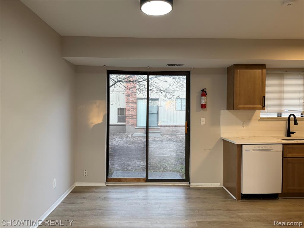 40860 HIGHPOINTE Drive, Clinton Twp, MI 48038 — Photo 9