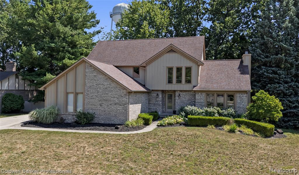 2385 Avondale Street W, Sylvan Lake, MI 48320