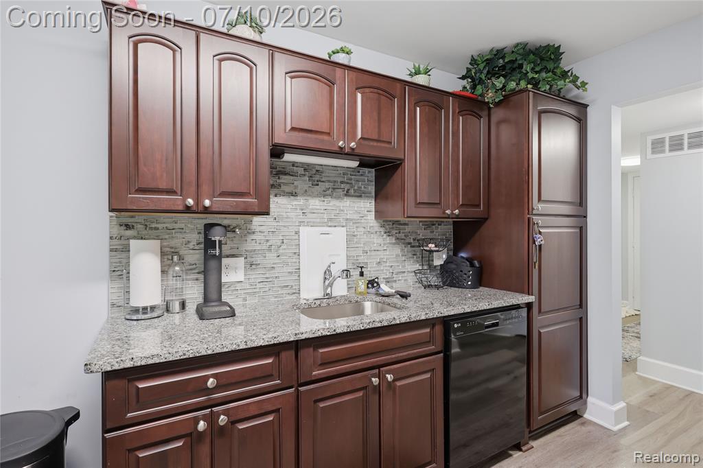42377 Lochmoor Street, Clinton Twp, MI 48038 — Photo 9