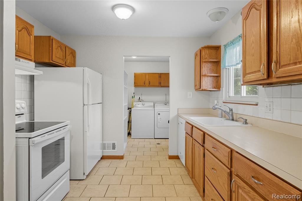 9404 Princess Street, Taylor, MI 48180 — Photo 12