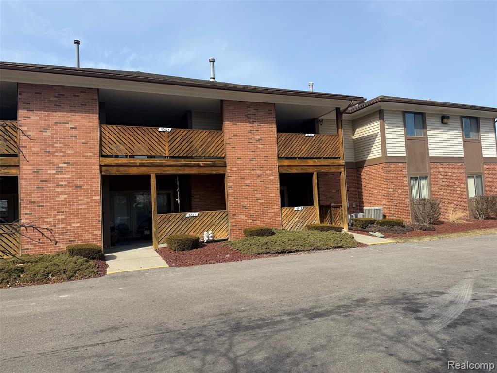 16525 WOODLANE, 138, Fraser, MI 48026 — Photo 5