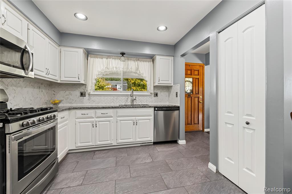 21230 Mayfair Street, Woodhaven, MI 48183 — Photo 15