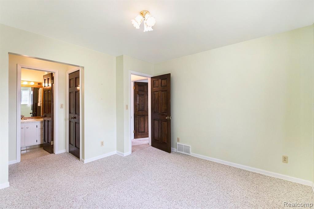 4046 S ELMS Road, Swartz Creek, MI 48473 — Photo 6