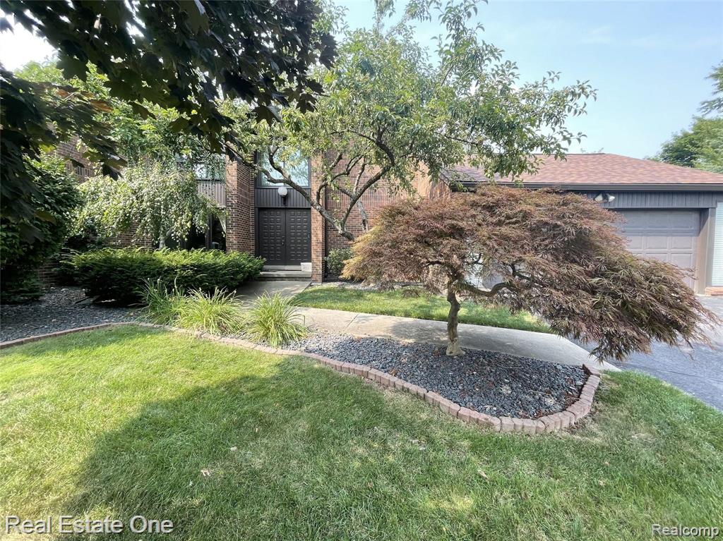 2 Brookwood Lane, Dearborn, MI 48120 — front exterior