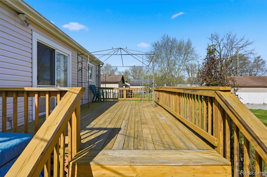 6414 Lanman Drive, Waterford, MI 48329 — Photo 22