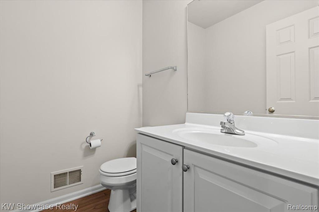 4870 LYTHAM Lane, Ann Arbor, MI 48103 — Photo 17