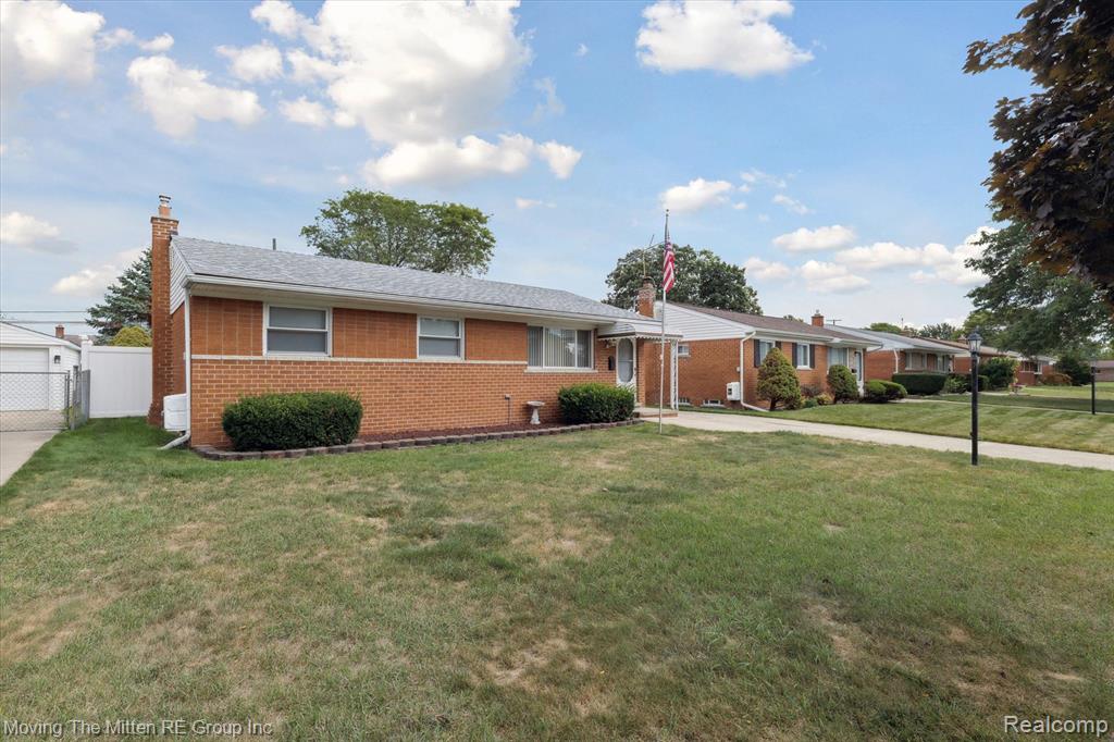 6484 Huntleigh Street, Garden City, MI — Photo 44