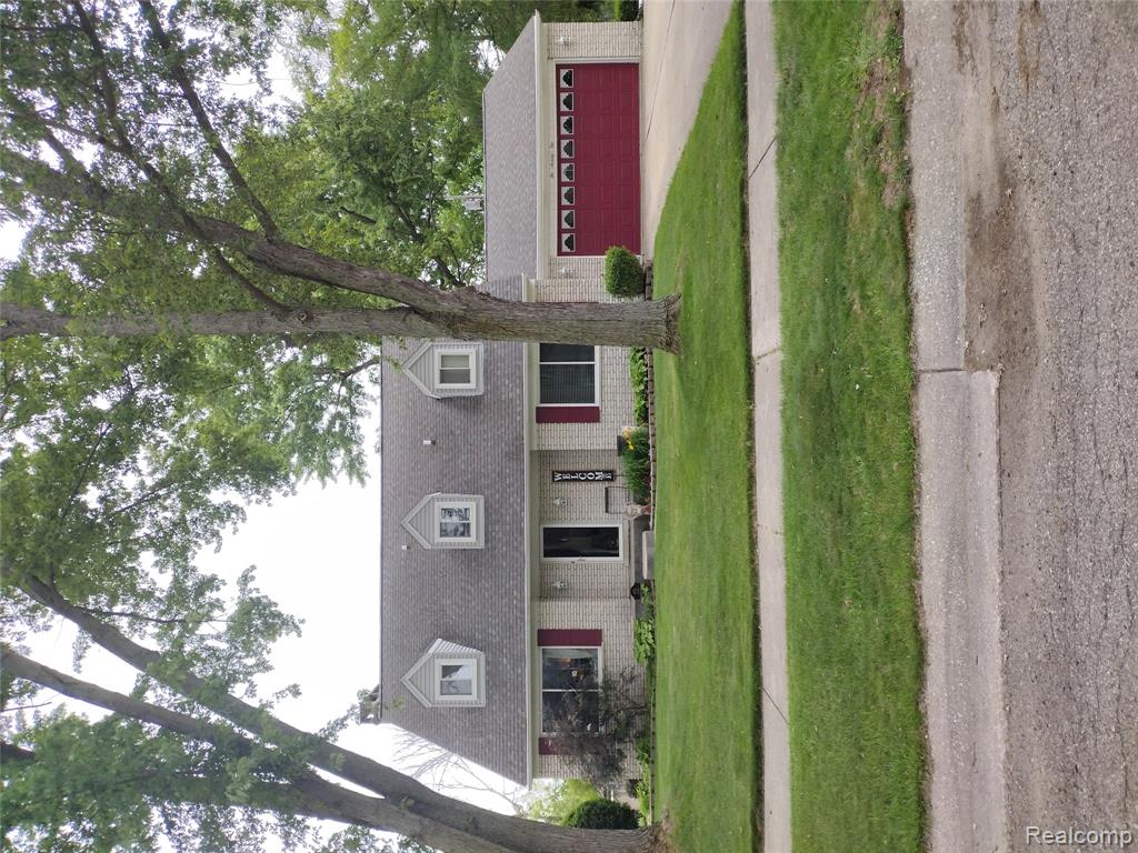 675 Montana Street, Marysville, MI 48040 — front exterior