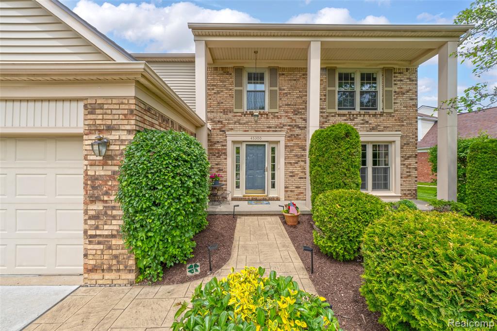 45300 White Pines Drive, Novi, MI — Photo 2