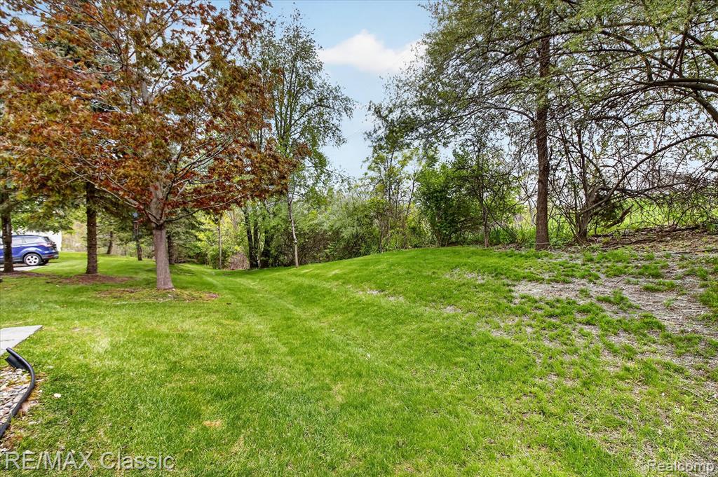 2298 Calibouge, 32, Commerce Twp, MI 48382 — Photo 39